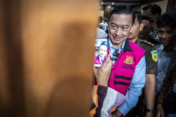 Terdakwa kasus dugaan korupsi impor gula Thomas Trikasih Lembong atau Tom Lembong berjalan keluar usai mengikuti sidang lanjutan di Pengadilan Tipikor, Jakarta, Senin (30/6/2025). Foto: Bayu Pratama S/ANTARA FOTO