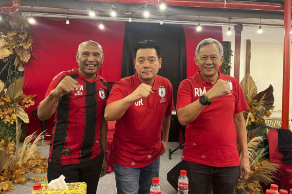 Owen Rahadian Gabung ke Persipura dan bangkitkan sepak Bola di Papua. Foto: Dok. Istimewa