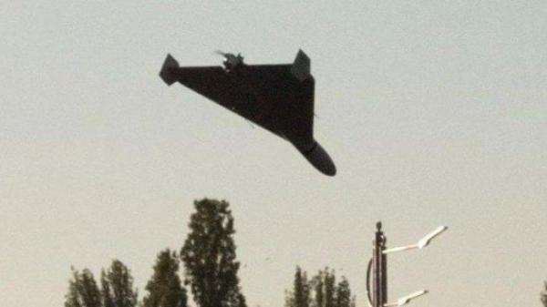 MENUKIK SEBELUM MELEDAK - Pesawat nirawak (drone) Shahed 136 Rusia tampak menukik sebelum meledak dalam serangan udara di Kiev, Ukraina. Rusia dilaporkan mampu memproduksi drone-drone dengan lisensi Iran ini sebanyak 100 unit per hari.