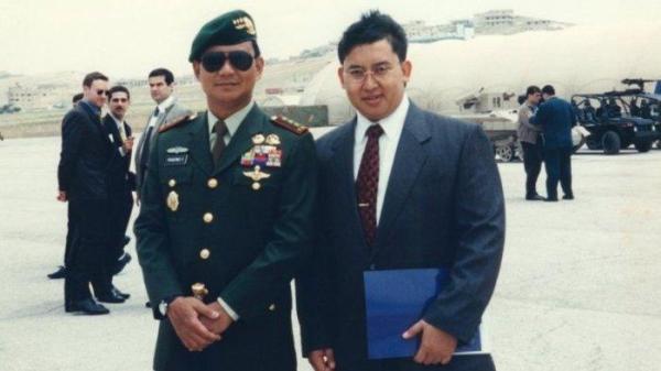 PRABOWO DAN FADLI ZON - Pangkostrad Letjen TNI Prabowo Subianto dan Fadli Zon, di Amman, Jordania, 29 April 1998.