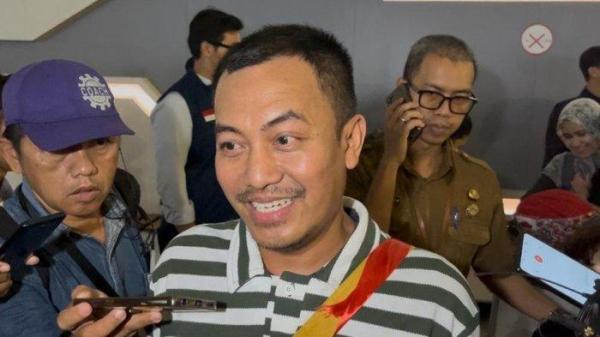 WNI DIEVAKUASI - Warga Negara Indonesia (WNI) asal Samarinda, Kalimantan Timur, Sultan Fatoni, setiba di Terminal 3 Bandara Soekarno-Hatta, Tangerang, Banten, Selasa (24/6/2025). Ia dan keluarganya menjadi bagian dari gelombang pertama WNI yang dievakuasi dari Iran usai terjadinya perang Israel-Iran.