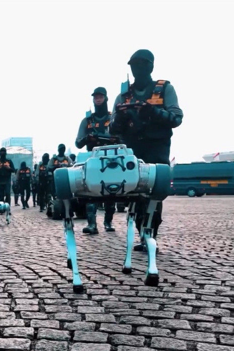 Robot berompi Polri  Foto: Instagram/@itwasumpolri