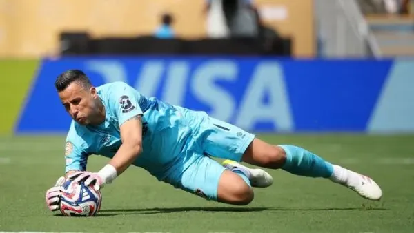 CHARLOTTE, NORTH CAROLINA - JUNE 30: Fabio #1 of Fluminense FC saves the ball during the FIFA Club World Cup 2025 round of 16 match between FC Internazionale Milano and Fluminense FC at Bank of America Stadium on June 30, 2025 in Charlotte, North Carolina. (Photo by Jared C. Tilton - FIFA/FIFA via Getty Images)