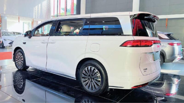 Wujud MPV BYD M9 di China. Foto: Car News China