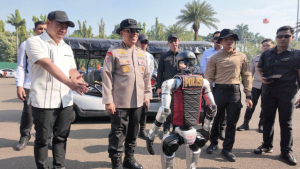 Polri pamerkan robot humanoid saat persiapan HUT ke-79 Bhayangkara di Monas. Foto: Divhumas Polri