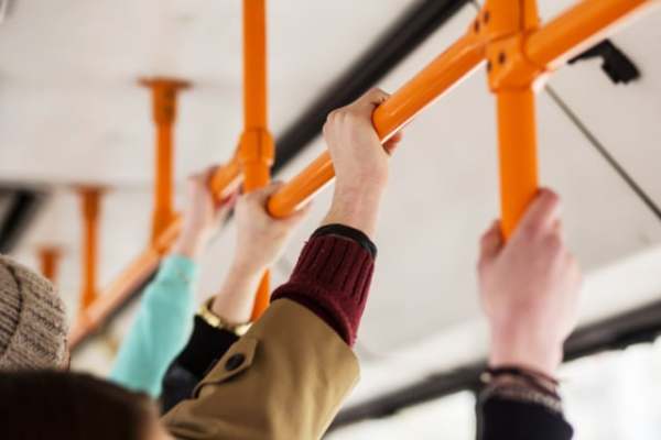 Ilustrasi transportasi publik. Foto: Shutterstock