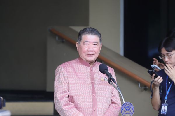 ภูมิธรรม เวชยชัย