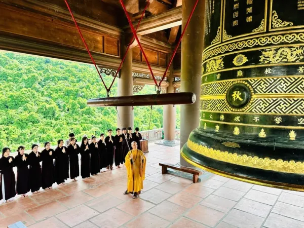 Đúng 6h sáng nay, Hơn 18.000 ngôi chùa, tự viện trên cả nước đồng loạt cầu Quốc thái dân an - Ảnh 4. Quốc thái dân an - Ảnh 4.