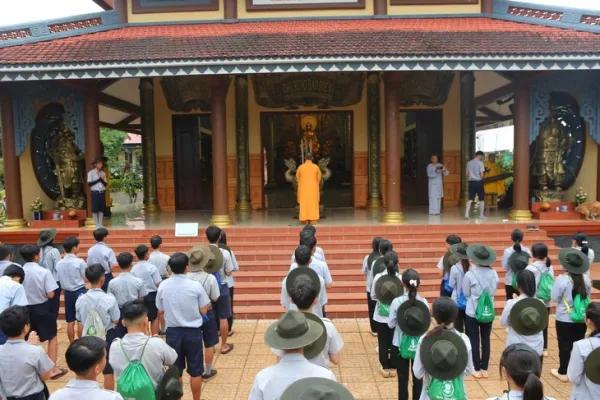 Đúng 6h sáng nay, Hơn 18.000 ngôi chùa, tự viện trên cả nước đồng loạt cầu Quốc thái dân an - Ảnh 8. Quốc thái dân an - Ảnh 8.