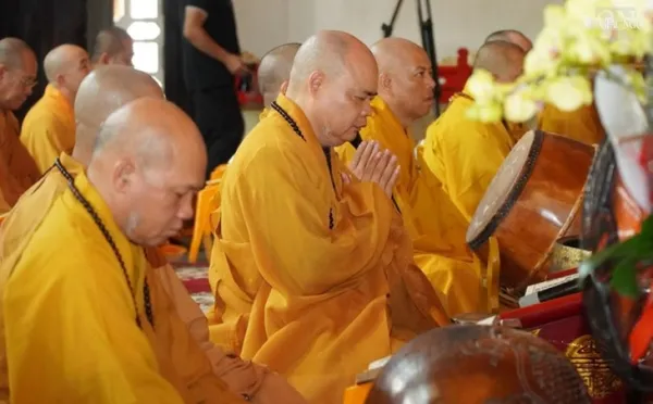 Chủ tịch Nguyễn Văn Được thỉnh chuông hòa bình cầu quốc thái dân an ở chùa Vĩnh Nghiêm - Ảnh 2. thỉnh chuông - Ảnh 2.