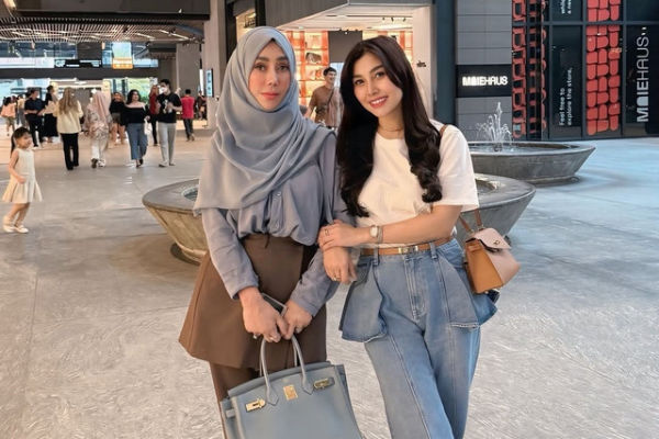 Amy Qanita dan Nisya Ahmad. Foto: Instagram/@nissyaa