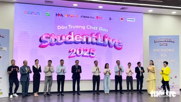 Bán hàng qua livestream: Chốt đơn từ bó rau vài ngàn đến siêu xe tiền tỉ - Ảnh 1.