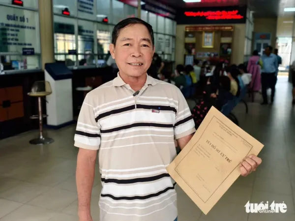 Nhộn nhịp người dân đến phường Tân Hưng, Bình Tân làm thủ tục ngày đầu hoạt động- Ảnh 10. Nhộn nhịp người dân đến phường Tân Hưng, Bình Tân làm thủ tục ngày đầu hoạt động- Ảnh 10.