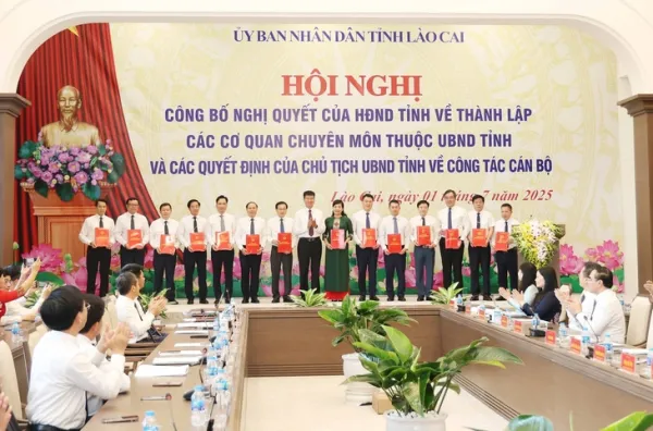 Bộ máy lãnh đạo UBND tỉnh Lào Cai và các giám đốc sở, ngành - Ảnh 1.