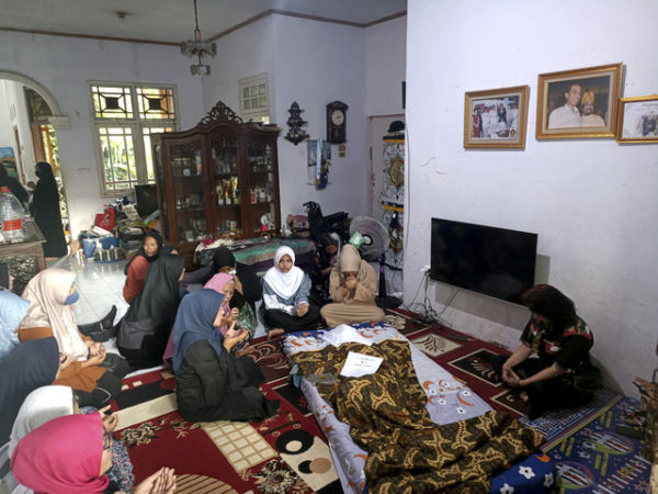 Suasana Rumah Duka Hamdan ATT di Kramat Jati, Jakarta Timur, Selasa (1/7/2025). Foto: Giovanni/kumparan
