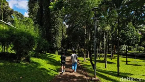 Taman Langsat di Jalan Barito, Jaksel, bakal dibuka 24 jam. Yuk lihat kondisi terkini taman yang menawarkan suasana asri tersebut.