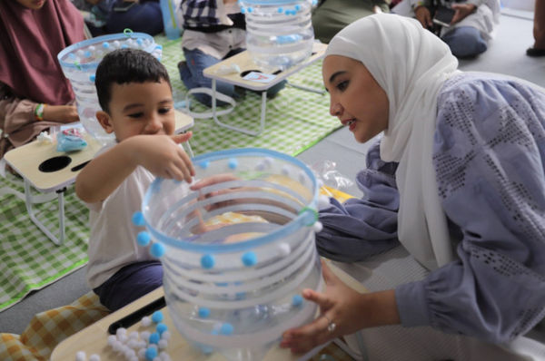Zaskia Sungkar dan sang anak di kumparanMOM Festival Hari Anak. Foto: Jamal Ramadhan/kumparan