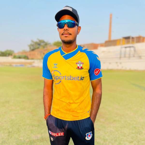 Meet Yash Dayal, The Uncapped Fast Bowler boght by Gujarat Titans for Rs 3.2 Crore | News News - News18
