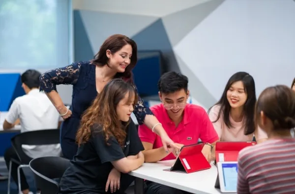 Students join a class simulating a modern digital workplace. Photo courtesy of BUV