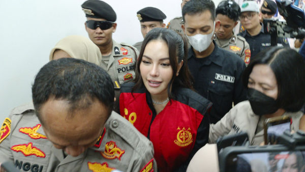 Nikita Mirzani saat tiba di Pengadilan Negeri Jakarta Selatan. Foto: Aprilandika Pratama/kumparan