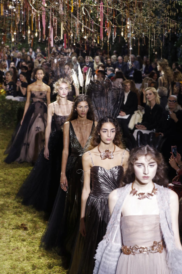 Koleksi Dior Couture Spring 2017. Foto: AFP 