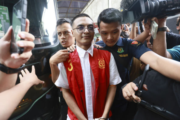 Terdakwa Vadel Badjideh saat tiba di Pengadilan Negeri Jakarta Selatan, Jakarta, Rabu, (2/7/2025). Foto: Agus Apriyanto