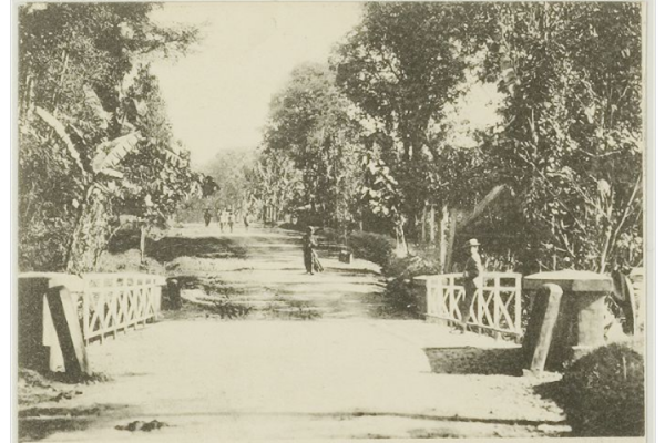 Foto kendaaraan untuk pos di Batu yang diambil tahun 1930