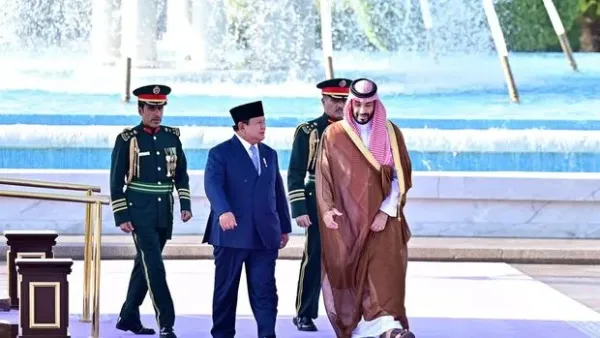 Presiden Prabowo bertemu dengan Putra Mahkota sekaligus Perdana Menteri Arab Saudi, Pangeran Mohammed bin Salman Al Saud, di Istana Al-Salam, Kamis (3/7/2025)