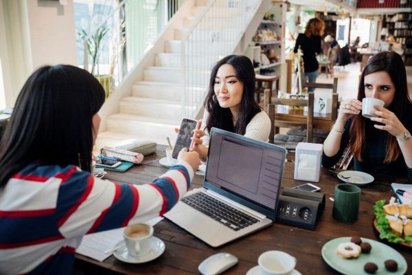 Work from Anywhere ทำงานในร้านกาแฟแบบ Remote Work Lifestyle