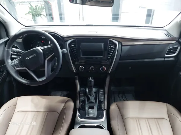Tin tức giá xe: Isuzu mu-X giảm tới 124 triệu, giá thực tế cạnh tranh cả Mazda CX-5 - Ảnh 3.