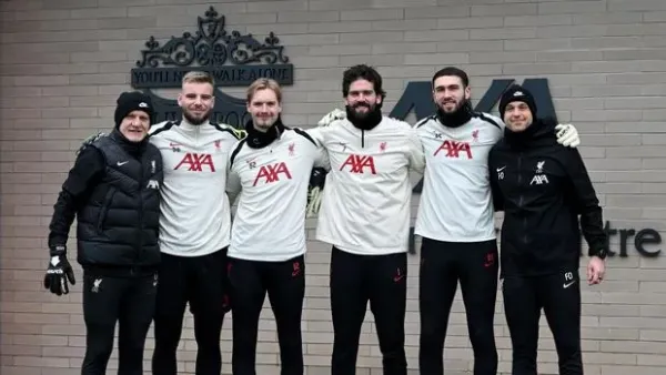 KIRKBY, ENGLAND - FEBRUARY 11: (THE SUN OUT, THE SUN ON SUNDAY OUT) Claudio Taffarel, Vitezslav Jaros, Caoimhin Kelleher, Alisson Becker, Harvey Davies and Fabian Otte of Liverpool during a training session at AXA Training Centre on February 11, 2025 in Kirkby, England.  (Photo by Nick Taylor/Liverpool FC/Liverpool FC via Getty Images)