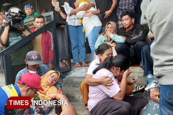 Korban-selamat-tenggelamnya-KMP-Tunu-Pratama-Jaya.jpg