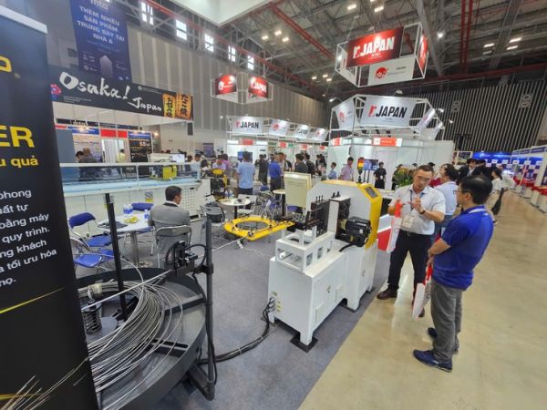 Doanh nghiệp Trung Quốc áp đảo tại triển lãm ngành cơ khí- Ảnh 1.