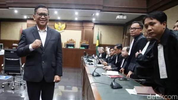 Sekretaris Jenderal PDIP Hasto Kristiyanto menjalani sidang tuntutan di Pengadilan Tipikor Jakarta Pusat, Kamis (3/7/2025). Jaksa KPK, Wawan Yunarwanto, menuntutnya 7 tahun penjara, denda Rp 600 juta, dan subsider 6 bulan kurungan jika tidak membayar denda tersebut.