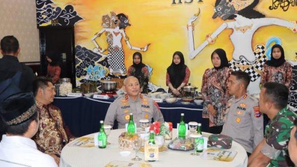 Kapolres HST, AKBP Jupri JHP Tampubolon, saat menerima kunjungan Kapolda Kalsel, Sabtu, 24 Mei 2025, di Mapolres HST.