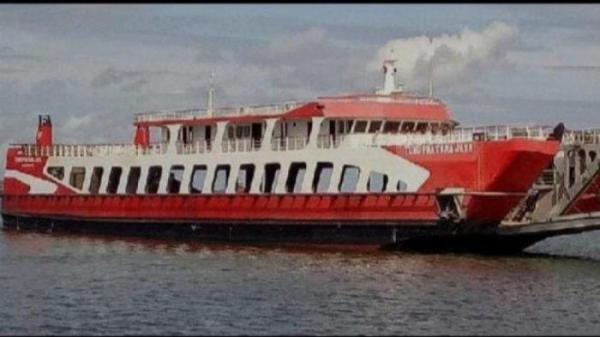KAPAL TENGGELAM - KMP Tunu Pratama Jaya membawa 53 penumpang dan 22 kendaraan tenggelam di Selat Bali, SAR Gabungan terus melakukan pencarian pada Kamis (3/7/2025). 