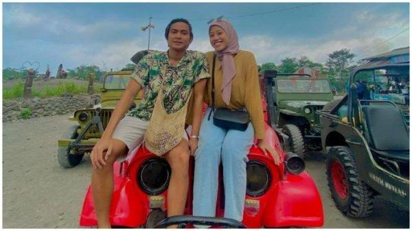 MENIKAH - Dio Novandra (kiri) merupakan kekasih pevoli Nasional Megawati Hangestri Pertiwi (kanan). Keduanya akan menikah pada Jumat (4/7/2025) hari ini. 