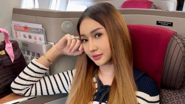 DIBOIKOT KPI - Artis Lucinta Luna mengatakan dirinya lama tak muncul di televisi karena diboikot KPI. Lucinta menjuluki sosok yang melaporkannya sebagai penghambat rezeki, Kamis (3/7/2025)
