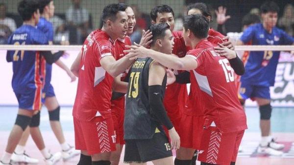 Selebrasi timnas voli putra Indonesia ketika beraksi di SEA V League 2024 putra leg kedua di Yogyakarta, Indonesia.