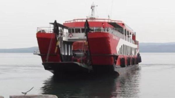 KESAKSIAN KORBAN SELAMAT - Kapal Feri bernama KMP Tunu Pratama Jaya tenggelam di Selat Bali, Rabu (2/7/2025) tengah malam. Suyip, seorang korban selamat menceritakan detik-detik menegangkan ketika dirinya terombang ambing di lautan.