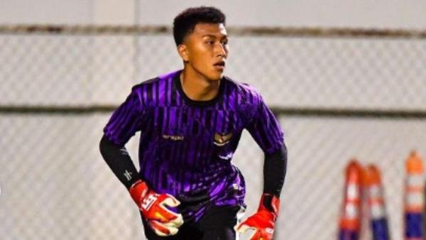 SOSOK PEMAIN - Potret Fitrah Maulana. Fitrah Maulana merupakan pemain muda Persib Bandung untuk Liga 1 2025/2026.