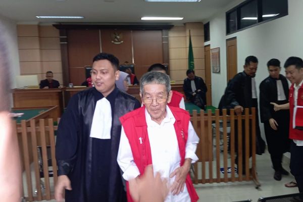 Terdakwa kasus penggelapan dana tindak pidana pencucian uang (TPPU) senilai Rp46 miliar, Chang Sie Fam, divonis 18 tahun penjara oleh hakim Pengadilan Negeri Serang, Rabu (2/7/2025).