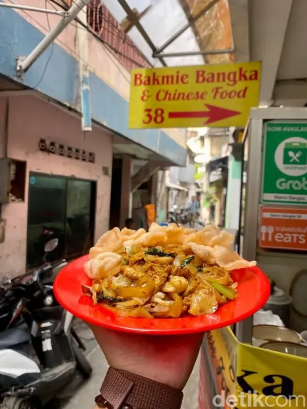 Sarapan Bakmi Bangka dan Kwetiau Goreng Enak di Dalam Gang Tersembunyi