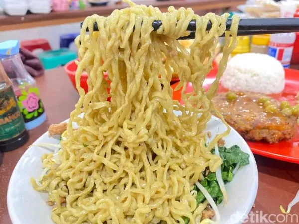 Sarapan Bakmi Bangka dan Kwetiau Goreng Enak di Dalam Gang Tersembunyi