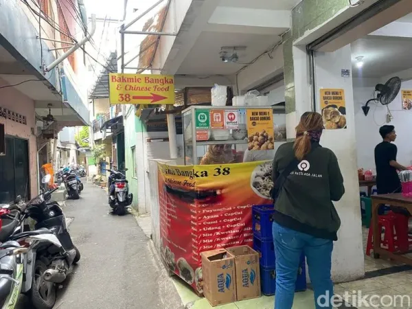 Sarapan Bakmi Bangka dan Kwetiau Goreng Enak di Dalam Gang Tersembunyi