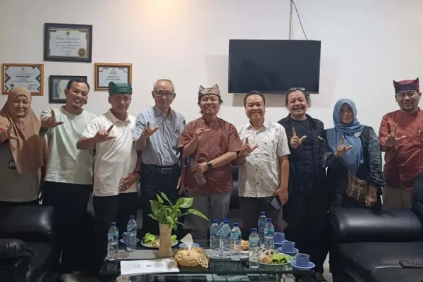 Pemkab-Banyuwangi-Siap-Usulkan-Lontar-Tawang-Alun-sebagai-Ingatan-Kolektif-Nasional-2025-b.jpg