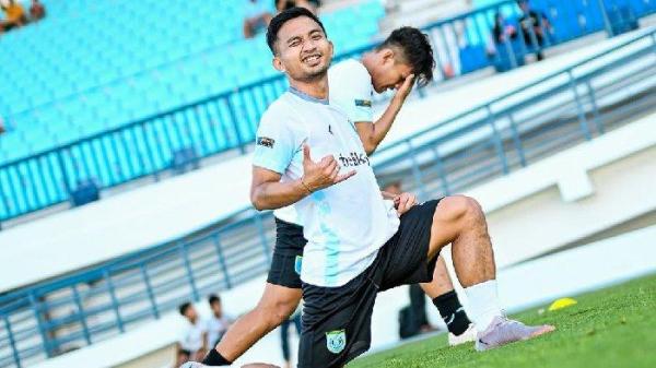 KEMBALI KE PERSELA : Hambali Tholib menjalani sesi latihan tim di Stadion Surajaya, Lamongan. Persiapan Persela menatap Liga 2 2025/2026.