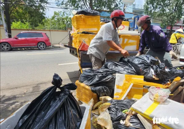 thu gom rác - Ảnh 1.