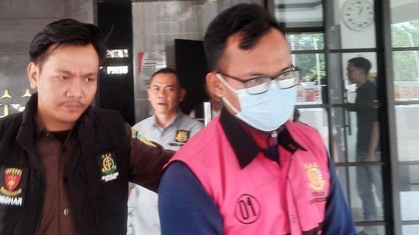 Sekretaris Desa Cipaku Kecamatan Kadipaten, Kabupaten Majalengka, Jawa Barat, M Gian Gandana Sukma (MGS), menjadi tersangka penyelewengan dana desa untuk judi online.