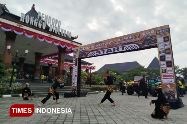 Pencak-silat-seni-tampil.jpg